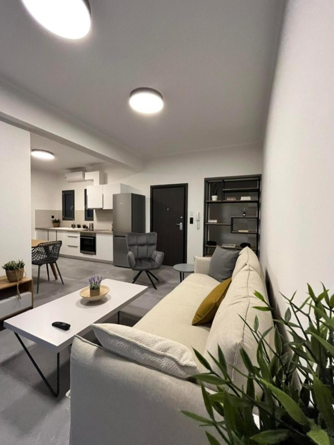 Christellie Luxury Apartment Кьятон Экстерьер фото