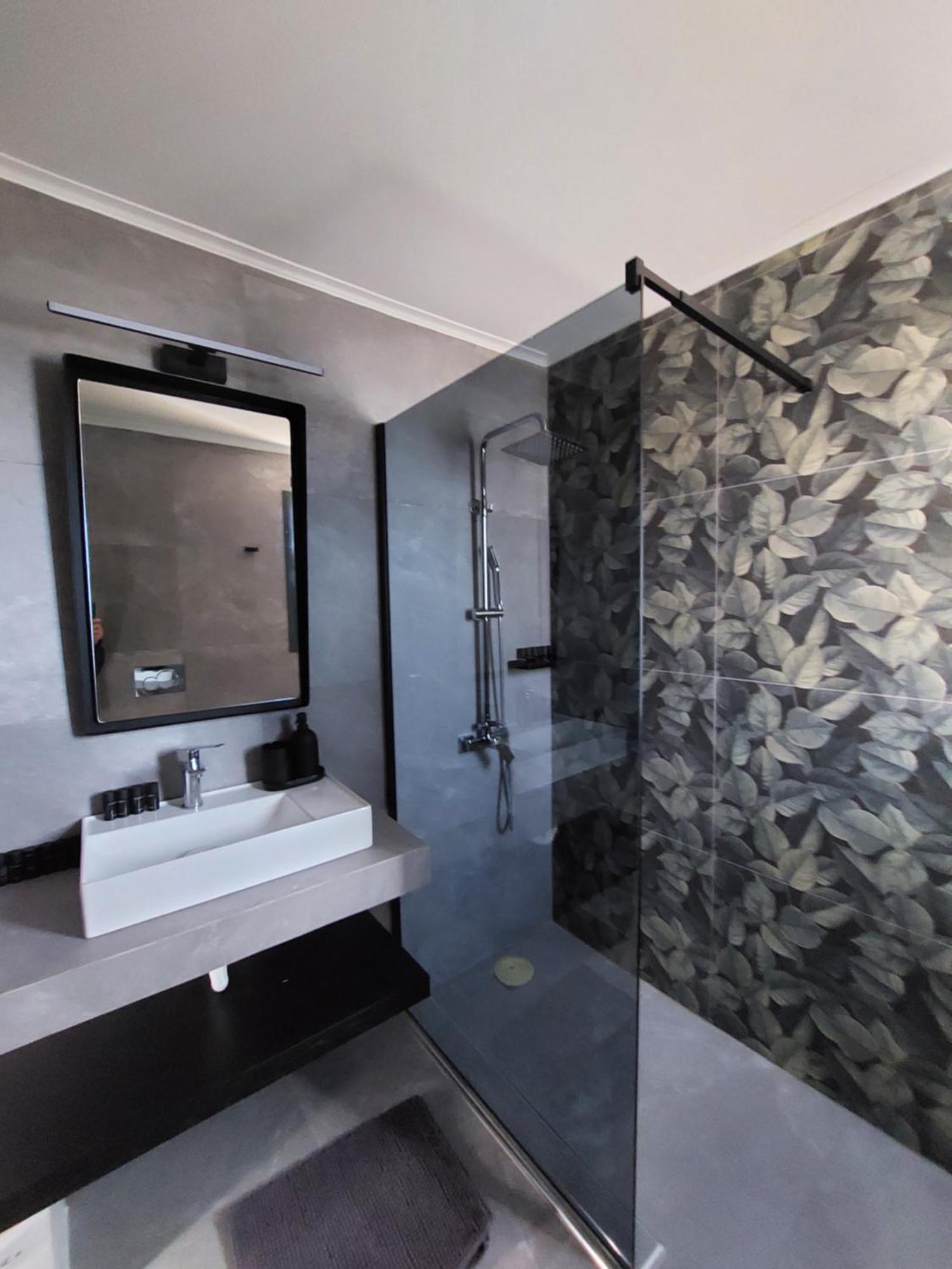 Christellie Luxury Apartment Кьятон Экстерьер фото